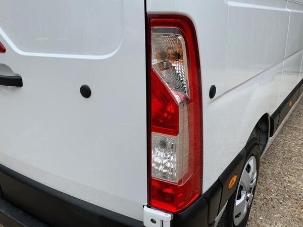 Renault Master 2.3 dCi 35 Business+ FWD LWB Medium Roof Euro 6 4dr