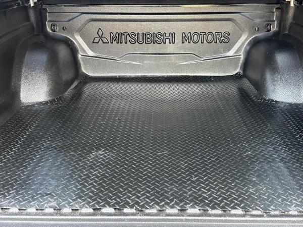Mitsubishi L200 2.4 DI-D DC Barbarian Black 4WD Euro 6 4dr (Roll Top)