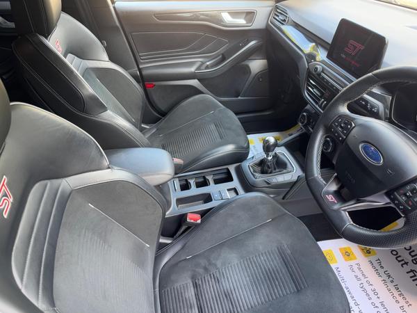 Ford Focus 2.3T EcoBoost ST Euro 6 (s/s) 5dr