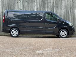 Renault Trafic 2.0 dCi ENERGY 30 Sport LWB Standard Roof Euro 6 (s/s) 5dr at 19th