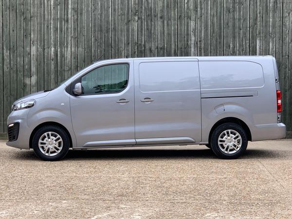 Vauxhall Vivaro 2.0 Turbo D 3100 Sportive L2 H1 Euro 6 (s/s) 5dr