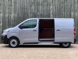 Peugeot Expert 1.5 BlueHDi 1000 Professional Premium Standard Panel Van MWB Euro 6 (s/s) 6dr at 38th