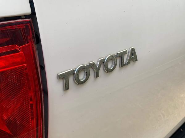 Toyota Hilux 2.4 D-4D Invincible 4WD Euro 6 (s/s) 4dr (TSS)