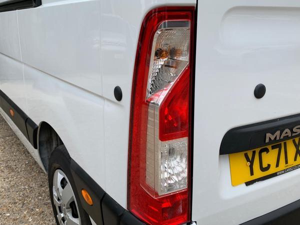 Renault Master 2.3 dCi 35 Business+ FWD LWB Medium Roof Euro 6 4dr