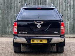 Nissan Navara 2.3 dCi Tekna Auto 4WD Euro 6 4dr at 7th