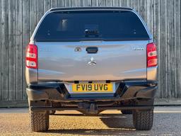 Mitsubishi L200 2.4 DI-D DC Barbarian Black Auto 4WD Euro 6 4dr (Roll Top) at 15th