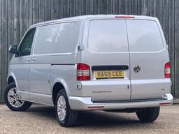 Volkswagen Transporter 2.0 TDI T30 Highline L1 H1 4dr at 3th