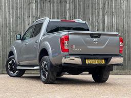 Nissan Navara 2.3 dCi Tekna Auto 4WD Euro 6 4dr at 13th