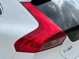 Volvo V40 2.0 D3 R-Design Nav Plus Auto Euro 6 (s/s) 5dr at 51th