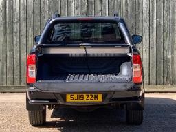 Nissan Navara 2.3 dCi N-Guard Auto 4WD Euro 6 4dr at 8th