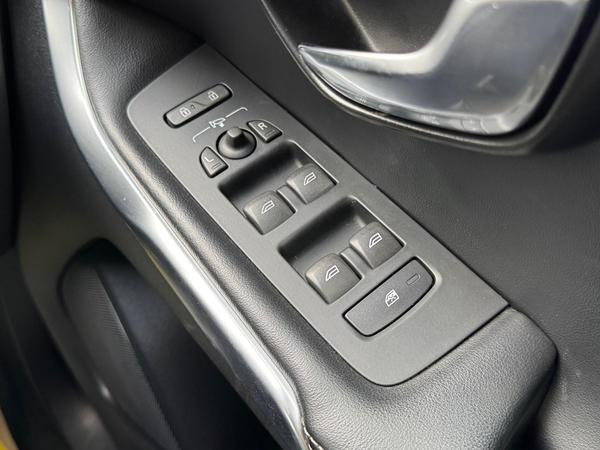 Volvo V40 2.0 D3 R-Design Nav Plus Auto Euro 6 (s/s) 5dr
