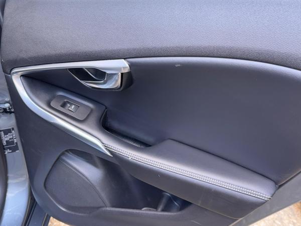 Volvo V40 1.5 T3 GPF R-Design Nav Plus Auto Euro 6 (s/s) 5dr