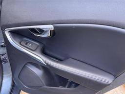 Volvo V40 1.5 T3 GPF R-Design Nav Plus Auto Euro 6 (s/s) 5dr at 40th