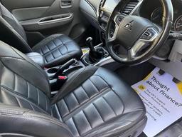 Mitsubishi L200 2.4 DI-D DC Barbarian Black 4WD Euro 6 4dr (Roll Top) at 17th