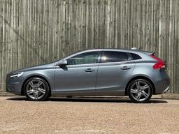 Volvo V40 1.5 T3 GPF R-Design Nav Plus Auto Euro 6 (s/s) 5dr at 9th