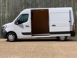 Renault Master 2.3 dCi 35 Business+ FWD MWB Medium Roof Euro 6 4dr at 14th