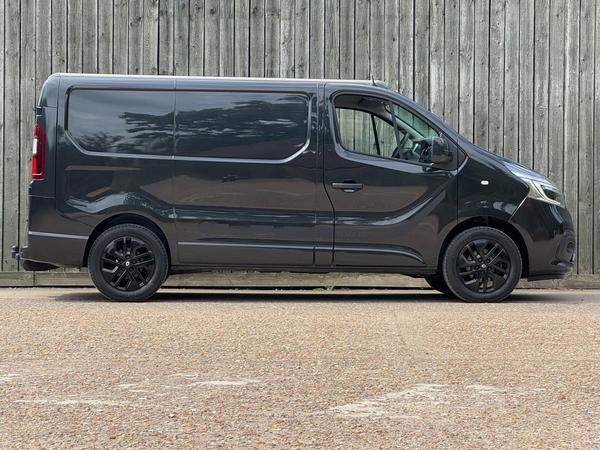 Renault Trafic 2.0 dCi ENERGY 28 Black Edition SWB Standard Roof Euro 6 (s/s) 5dr