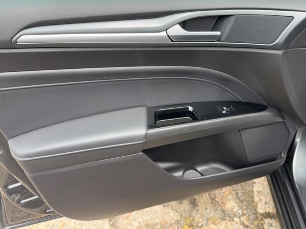 Ford Mondeo 2.0 TDCi Titanium Edition Euro 6 (s/s) 5dr