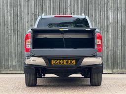 Nissan Navara 2.3 dCi Tekna Auto 4WD Euro 6 4dr at 16th
