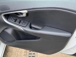 Volvo V40 2.0 D3 R-Design Nav Plus Auto Euro 6 (s/s) 5dr at 37th