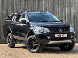Mitsubishi L200 2.4 DI-D DC Barbarian Black 4WD Euro 6 4dr (Roll Top) at 0th
