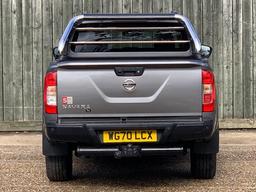 Nissan Navara 2.3 dCi N-Guard Auto 4WD Euro 6 4dr at 19th