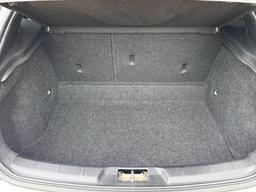 Volvo V40 2.0 D3 R-Design Nav Plus Auto Euro 6 (s/s) 5dr at 43th