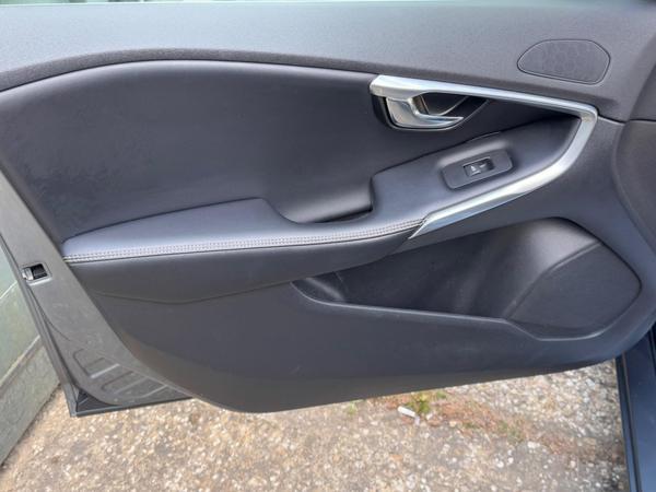 Volvo V40 1.5 T3 GPF R-Design Nav Plus Auto Euro 6 (s/s) 5dr