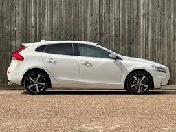 Volvo V40 2.0 D3 R-Design Nav Plus Auto Euro 6 (s/s) 5dr at 27th