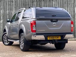 Nissan Navara 2.3 dCi Tekna Auto 4WD Euro 6 4dr at 19th