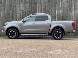 Nissan Navara 2.3 dCi Tekna Auto 4WD Euro 6 4dr at 10th