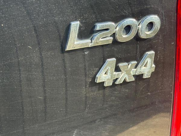 Mitsubishi L200 2.4 DI-D DC Barbarian Black 4WD Euro 6 4dr (Roll Top)