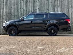 Mitsubishi L200 2.4 DI-D DC Barbarian Black 4WD Euro 6 4dr (Roll Top) at 9th