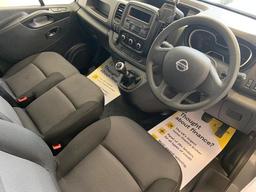 Nissan NV300 2.0 dCi 28 Acenta L1 H1 Euro 6 4dr at 2th