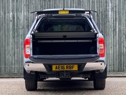 Nissan Navara 2.3 dCi Tekna 4WD Euro 5 4dr at 20th