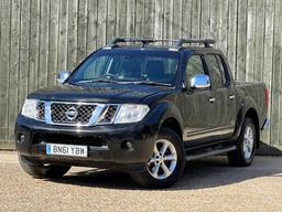 Nissan Navara 2.5 dCi Tekna 4WD Euro 4 4dr at 11th