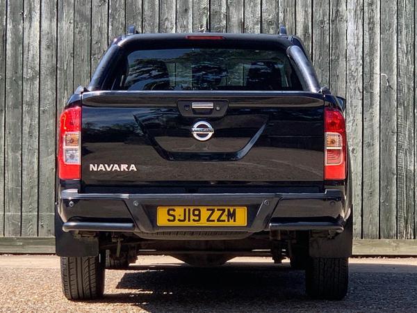 Nissan Navara 2.3 dCi N-Guard Auto 4WD Euro 6 4dr