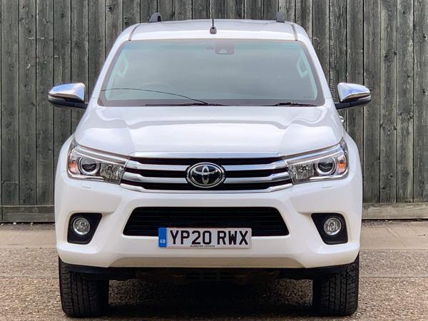 Toyota Hilux 2.4 D-4D Invincible 4WD Euro 6 (s/s) 4dr (TSS)