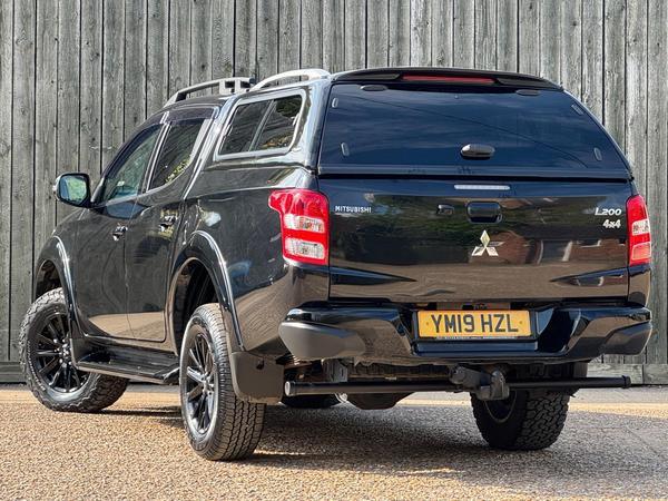 Mitsubishi L200 2.4 DI-D DC Barbarian Black 4WD Euro 6 4dr (Roll Top)
