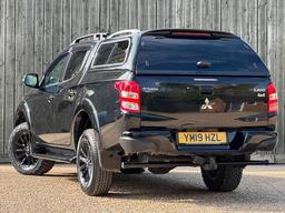 Mitsubishi L200 2.4 DI-D DC Barbarian Black 4WD Euro 6 4dr (Roll Top) at 10th
