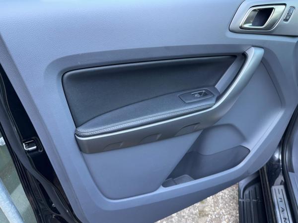 Ford Ranger 2.2 TDCi Black Edition 4WD Euro 6 (s/s) 4dr