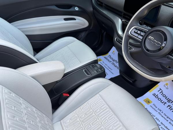 Fiat 500e C 42kWh La Prima Auto 2dr