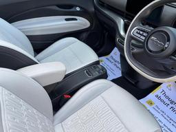 Fiat 500e C 42kWh La Prima Auto 2dr at 5th
